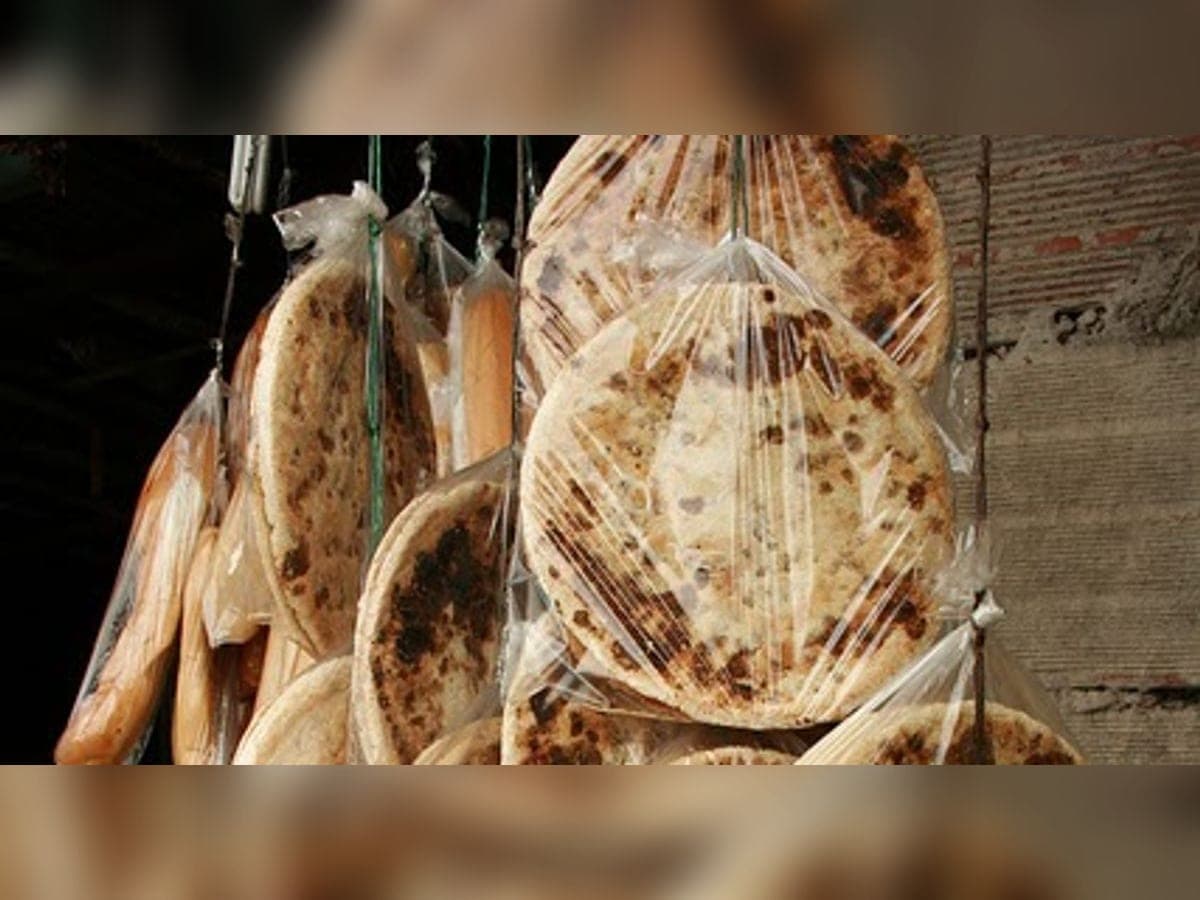 Naiboa, dulce de dos tortas de casabe rellenas de papelón y queso