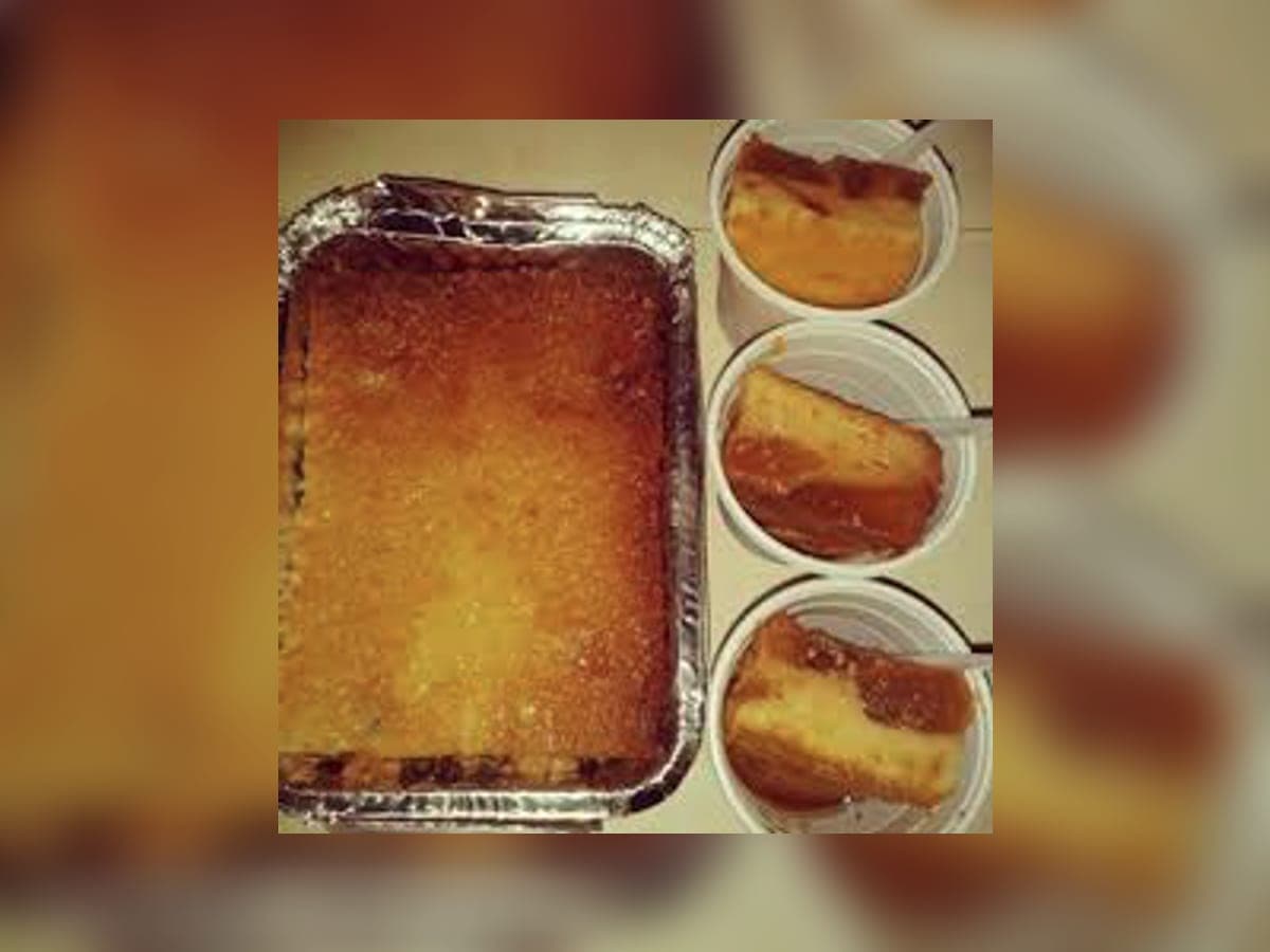 Quesillo desmoldado con cascos de dulce de limonsón encima, bañado en melao