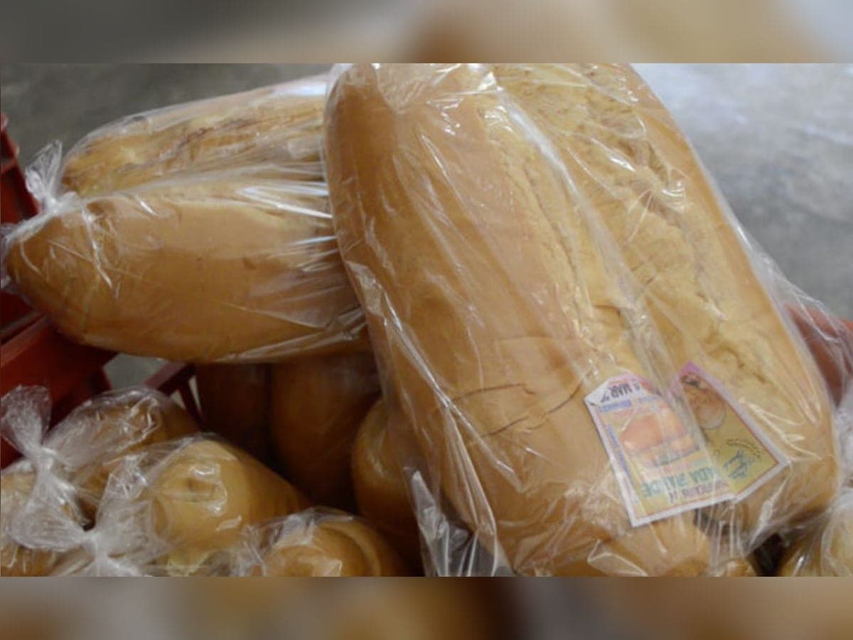 Panes de Aguada Grande dorados, apilados como se venden en el pueblo larense